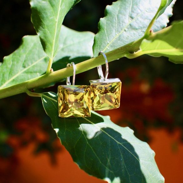 November Birthstone - Topaz