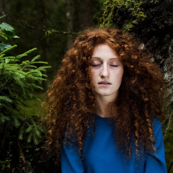How to Fight Frizz Without Weighing Hair Down