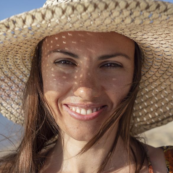 How to Achieve a Hollywood Smile - Expert Tips and Tricks