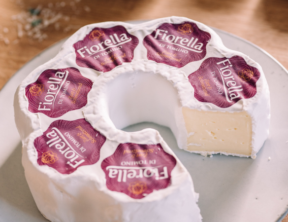Fiorella: The Flower-Shaped Brie Designed for Spring Tables