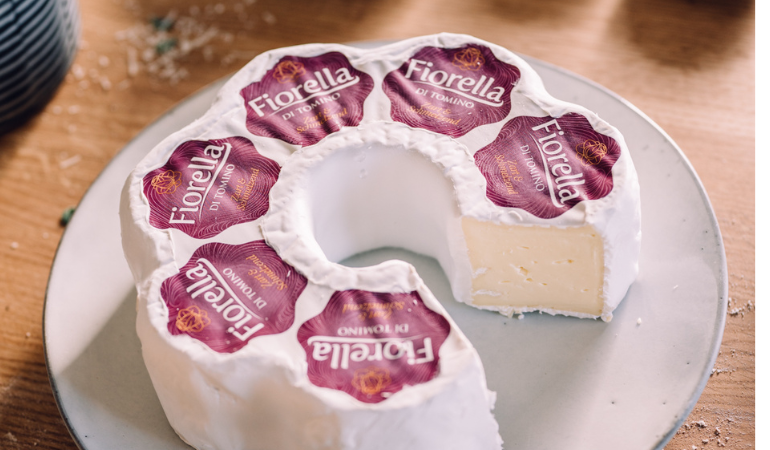 Fiorella: The Flower-Shaped Brie Designed for Spring Tables